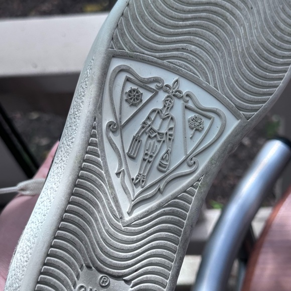 Gucci Women's Ace GG Supreme Low Top Sneakers - Picture 13 of 14